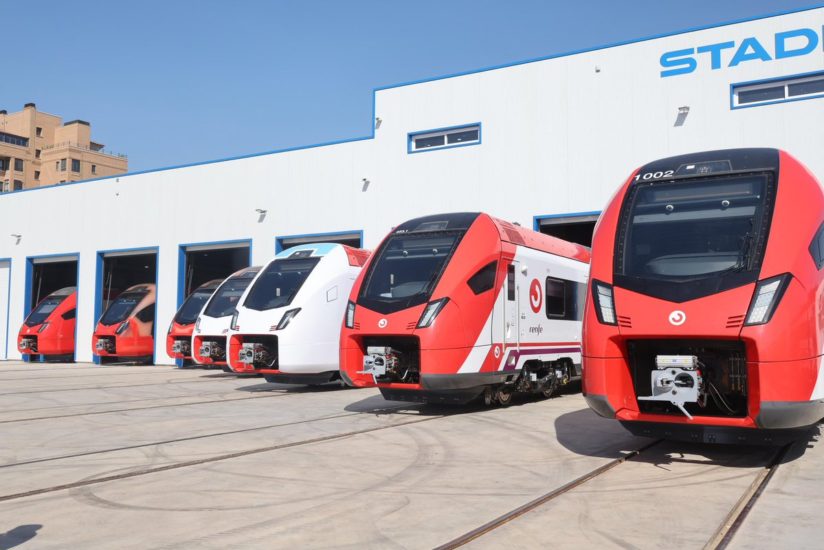 oscar_puente_'s tweet image. Os presento las primeras 5 unidades de los 79 nuevos trenes Stadler de gran capacidad para Cercanías de Madrid

Con una inversión de 1.300 M€ estamos renovando el material rodante para mejorar la movilidad diaria de miles de viajeros.