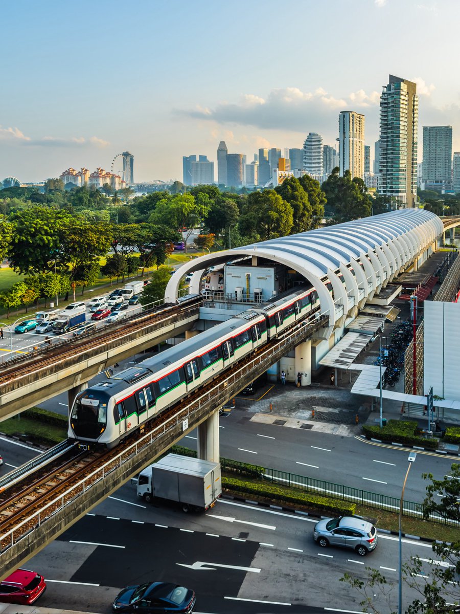 javanng's tweet photo. Watching the city roll by in Singapore. 🌆🚇
#singapore #cityvibes #visitsingapore #urban_shots #citybestviews #beautifuldestinations https://t.co/BzBRWOXgDA