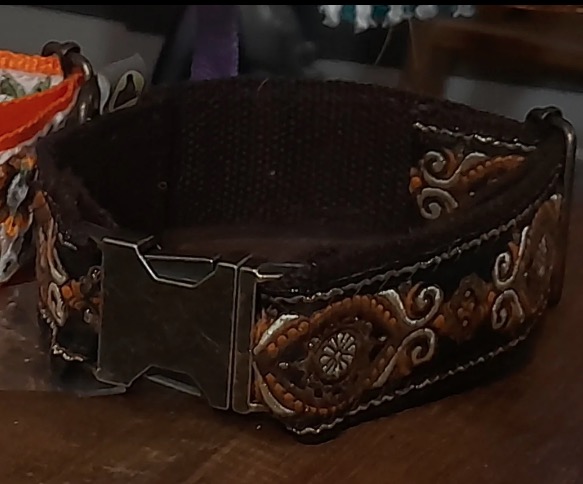 InfoHundsfutter's tweet image. #Accessoires #pour #chiens #faits #à #la #main. #Atelier de #fabrication #d'#accessoires #et #de #friandises #faits #à #la #main à #Madrid. Situé Calle del Tesoro 13, quartier Malasaña, près de la Plaza 2 de Mayo. Nous confectionnons des #colliers, #manteaux, #harnais et #laisses