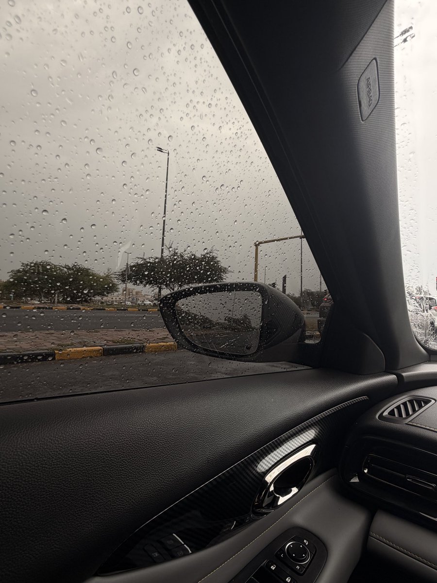 Sham7__'s tweet photo. وضَمَمْتُ حُبك في السماءِ كأنني
تلكَ الغيومُ وأنت زخّاتُ المطر https://t.co/l2yl2vIvav