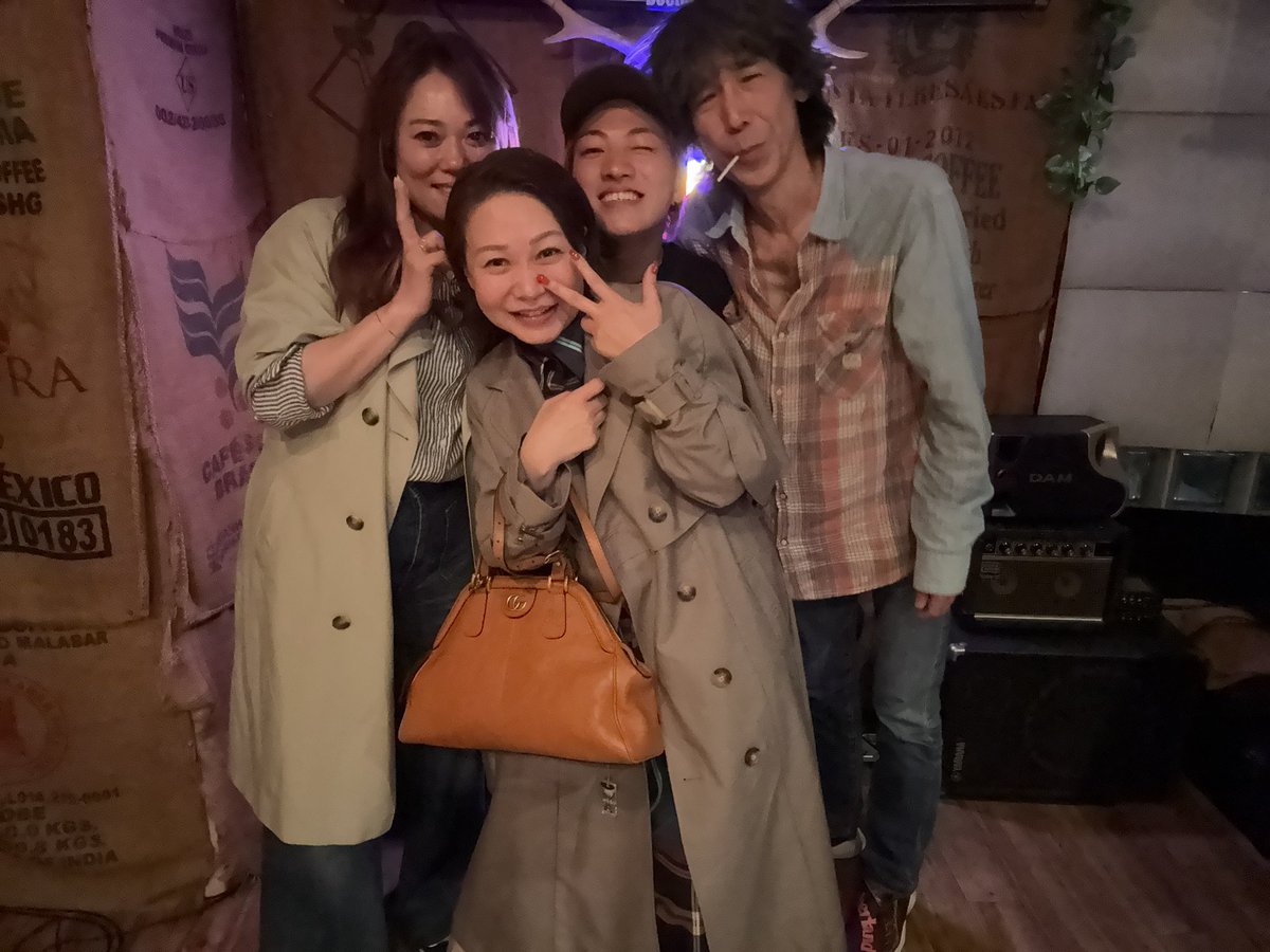 barKu_be's tweet image. 4月20日(月) 21時オープン🌸
1週間スタート✊
エナジーチャージしていきましょう🍻😎

- BAR &amp;amp; STUDIO Kūbe -
東京都杉並区上荻1丁目16-10
ローレルビル 4F Doctor's BAR
#荻窪バー #FTM #ミックスバー