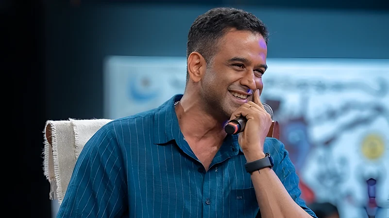 india_plus_'s tweet image. 🚨 "When kids ask me for life advice I tell them - Do whatever, don't leave India"

- Nithin Kamath

follow @india_plus_