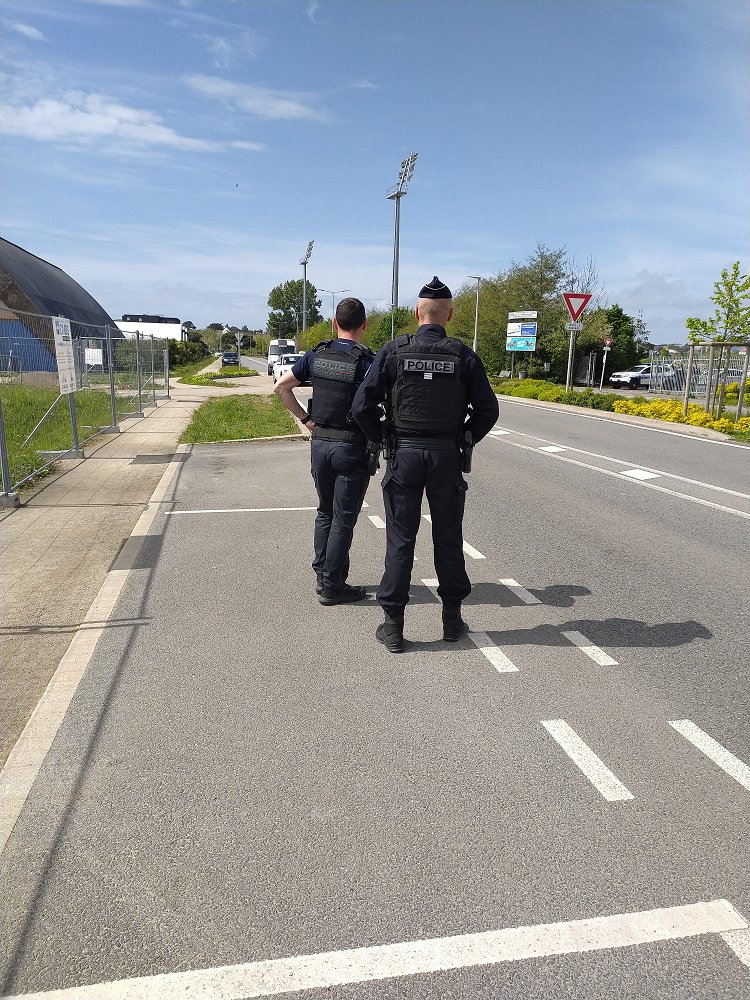 PoliceNat44's tweet image. #Protéger | Avec l’arrivée des beaux jours, les policiers du commissariat de #LaBaule et la police municipale renforcent leur vigilance pour lutter contre les cambriolages et les trafics. De nombreux contrôles sont effectués sur les axes principaux.