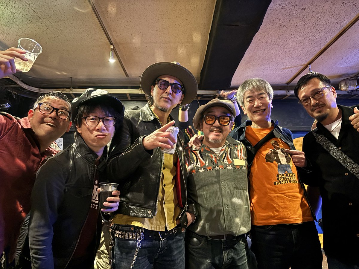 tetsu0virus's tweet photo. ShowBoatで
CALLINGSとwanderers 1991

パンクロック！サイコー！
ピックスクラッチしたくてたまらん

DJ zのツボをついた選曲もgood
LAST STRUGGLEもカッコよかった

来月は初夏のイナズマフォーク
5/16(土) 西荻 GABIGABIで歌います

NO CHARGE。遊びに来てねー！ https://t.co/SelS7fR7AI