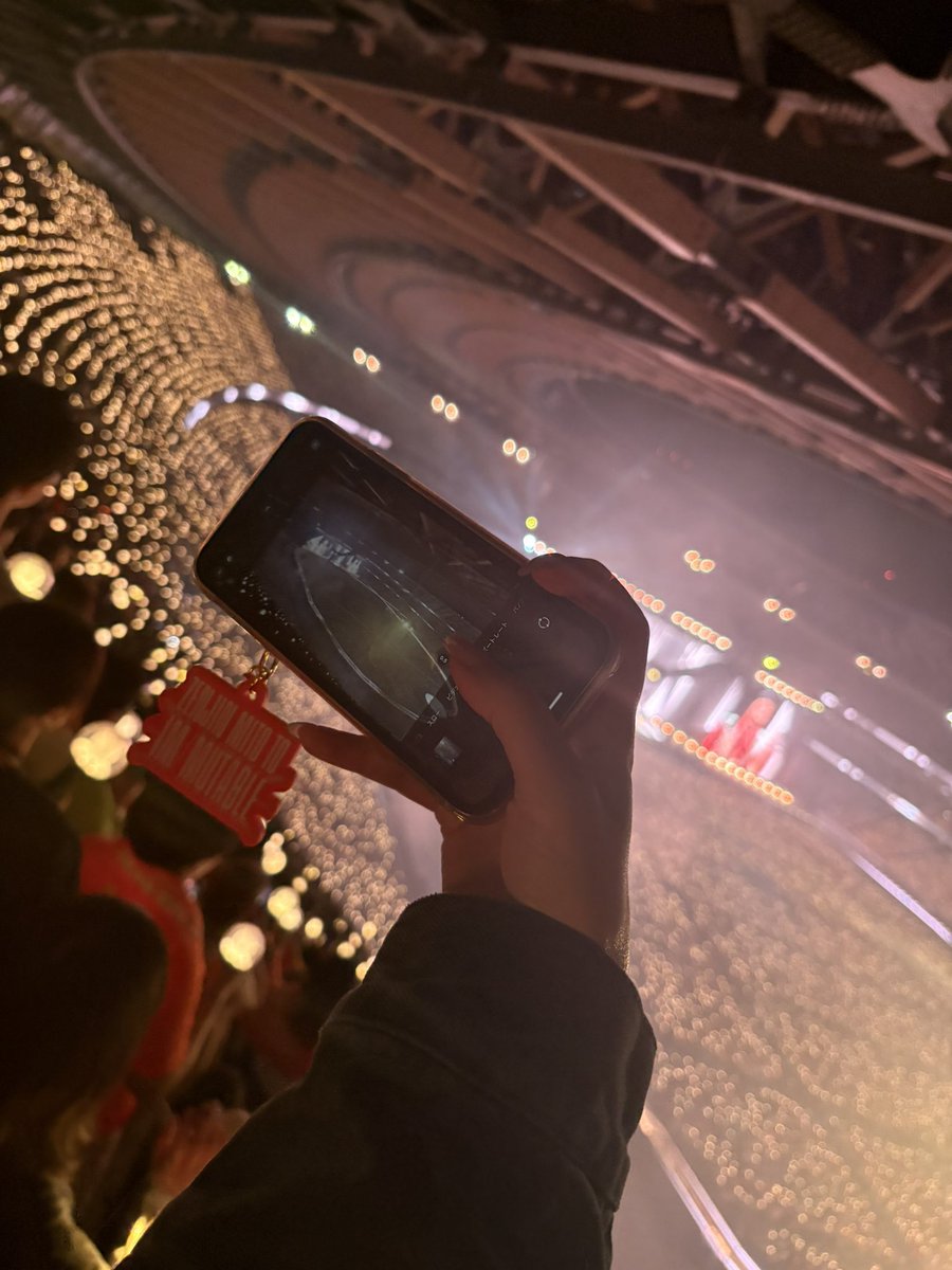 riri.🍏4.19🧑‍🚀 tweet media