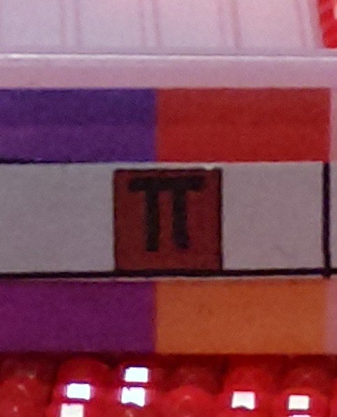 pikapyonn's tweet image. 皆は分かるかな?

同系色で似たような記号が同じ場所に😨
今まで置いたこの赤い部分が怪しくなってきた…

直すの大変だし、この部分以外は赤使わなさそうだから、今回はこのまま進めるけど、皆はどうしますか?

#ダイヤモンドアート
#DA