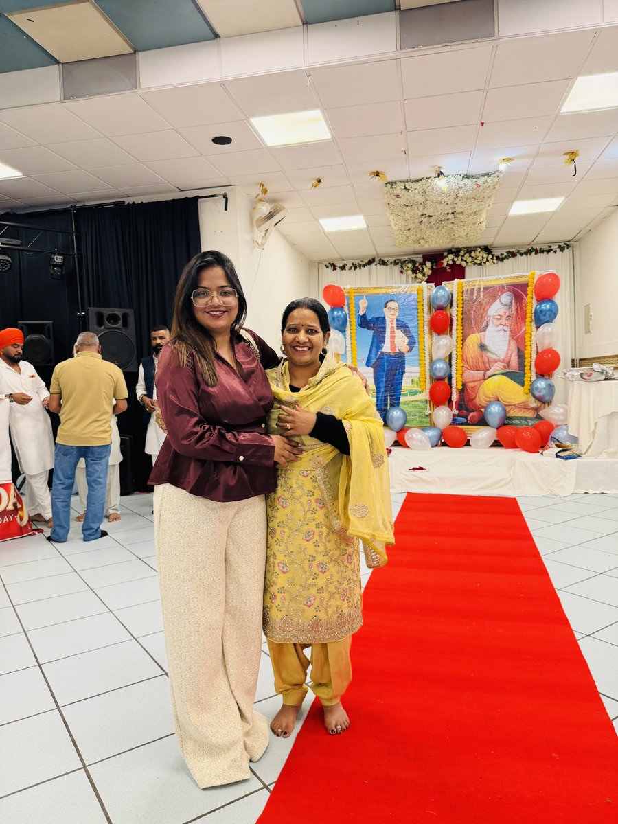 मेरी हत्या एक दिन चमार ही करवायेंगे याद रखना !! 
इनके 75 साल से चल रहे षड्यंत्र का पर्दाफ़ाश जो कर रही हूँ !! 
ग़ैर जाटव की तरक़्क़ी में सबसे बड़ी बाधा जाटव नेतृत्व है !!