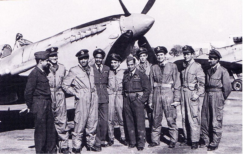 THREAD🧵

The Stalwarts of the Indian Air Force

The Indian Air Force (IAF) became the first truly Indian military service, as only Indians could be granted commissions or enrolled in its ranks. In the early days, a career in the Air Force was uncharted territory for Indians,