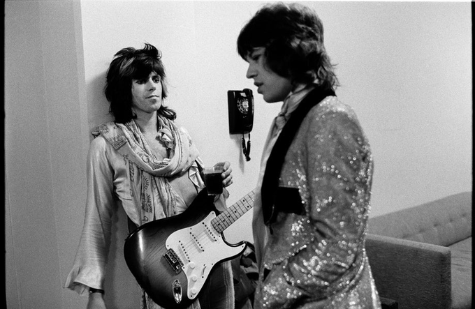TheExtremeMusi1's tweet photo. Mick Jagger and Keith Richards on tour, 1972 https://t.co/brNUs1aDC9