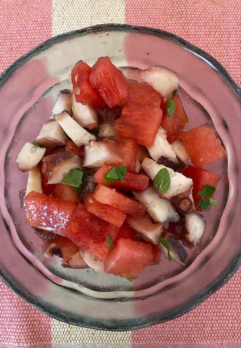 MariFernandezt's tweet photo. 作ってみました🍉
不思議な組み合わせだけど美味しい〜。タバスコが効いてる。
レシピにはないミントを散らしてみた🌱 https://t.co/ayF8bTdUg9