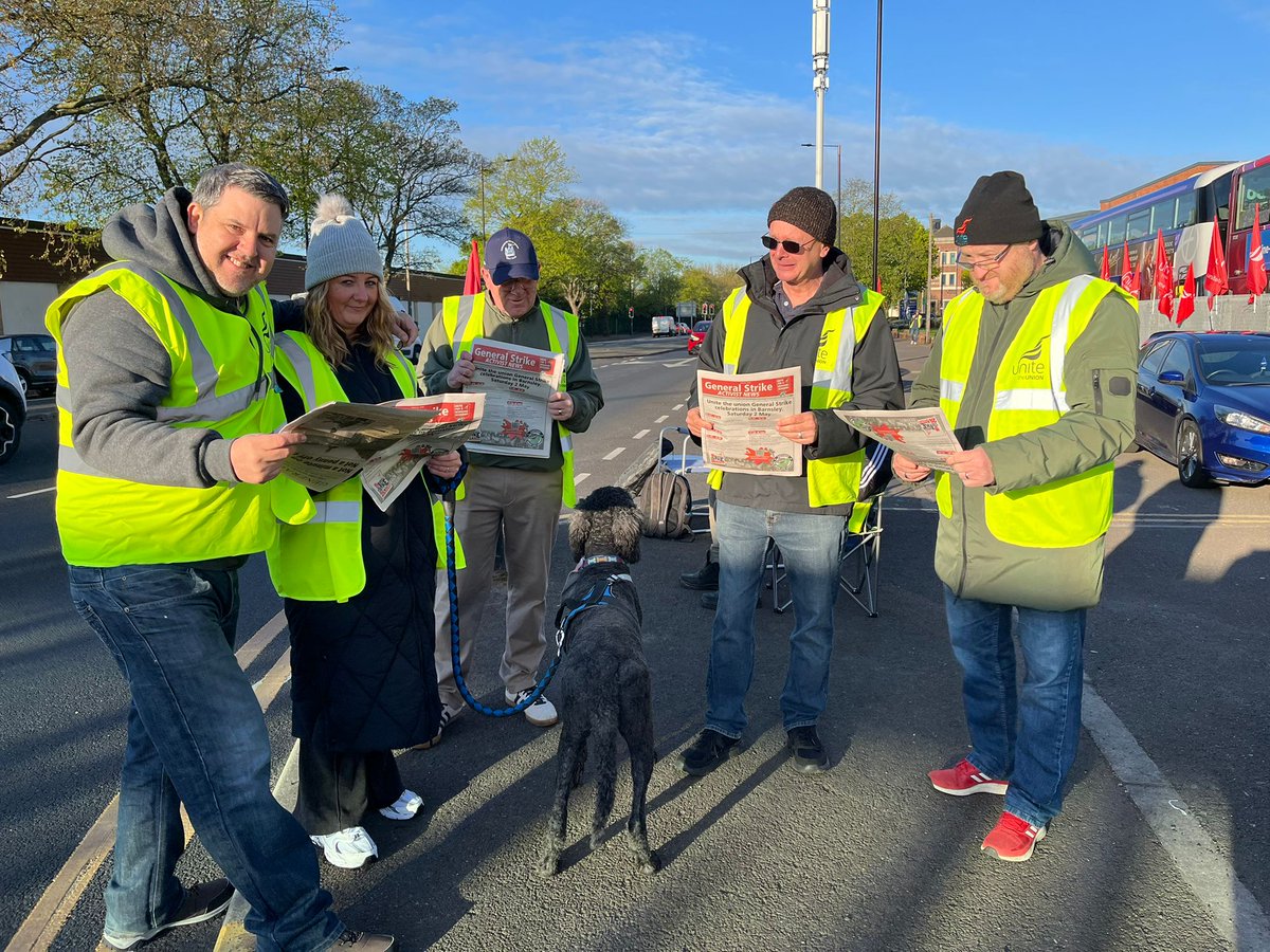 UniteEconomy's tweet image. Copies of our #GeneralStrike100 newspaper went down well on the picket line at First Bus in #Doncaster this morning. 

These workers are on strike almost exactly 100 years after transport workers withdrew labour and brought much of the country to a standstill in 1926.