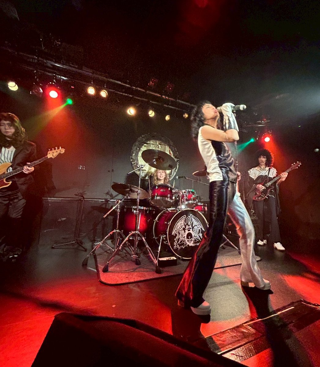 MikofreeuQ's tweet image. そして白鷺からの七変化！
どーしてもこれ着たいんだもーん！
っていう私のワガママでセトリを決めました！🤣
歌舞伎の如くの早替わり！
頑張りました！！🔥❤

#東京QFE
#Queen
⑤