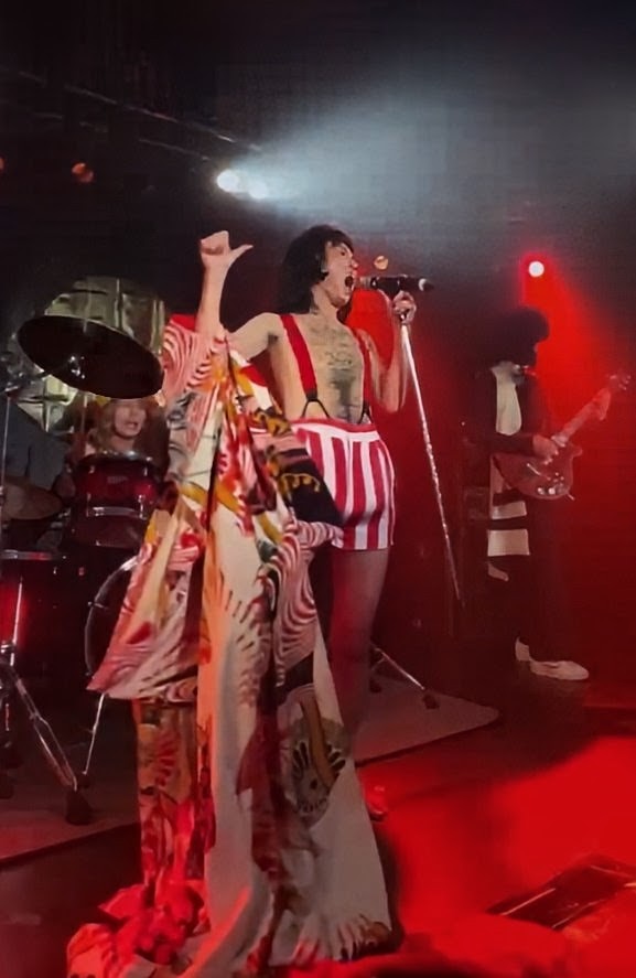 MikofreeuQ's tweet image. そして白鷺からの七変化！
どーしてもこれ着たいんだもーん！
っていう私のワガママでセトリを決めました！🤣
歌舞伎の如くの早替わり！
頑張りました！！🔥❤

#東京QFE
#Queen
⑤