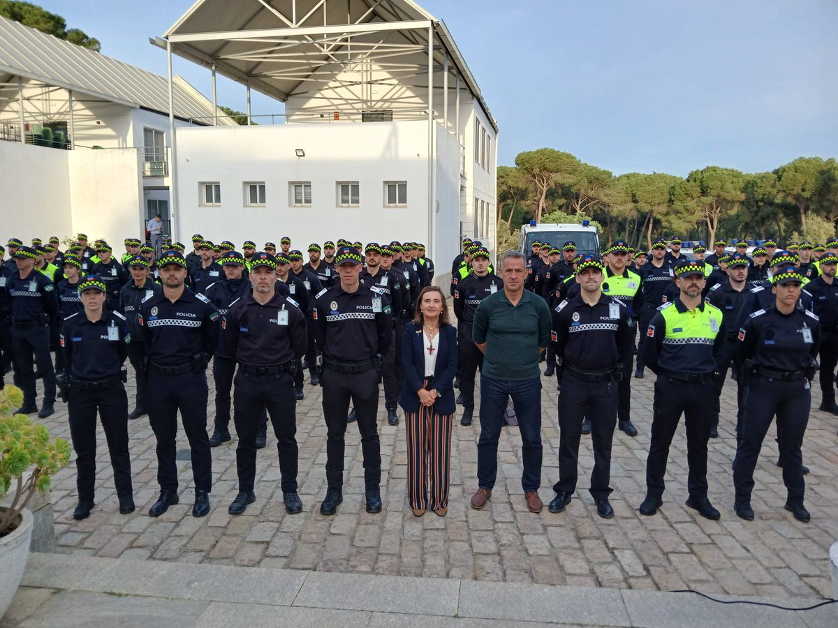 #BuenasTardes🌞. En la mañana de hoy se ha hecho entrega de los nombramientos de los delegados de los 8 grupos de la 58 promoción del curso de ingreso a la Policía Local correspondientes a su 2º tramo de formación. ¡Enhorabuena a los nuevos delegados y gracias a los salientes!