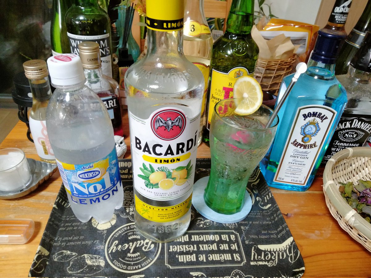 YatNz's tweet photo. "BACARDI🦇"
リキュール27度
簡単な炭酸ソーダ割り🍹
単純でポピュラーなロングカクテル
#cocktaill🐓🪳 https://t.co/KuF65YbjpJ