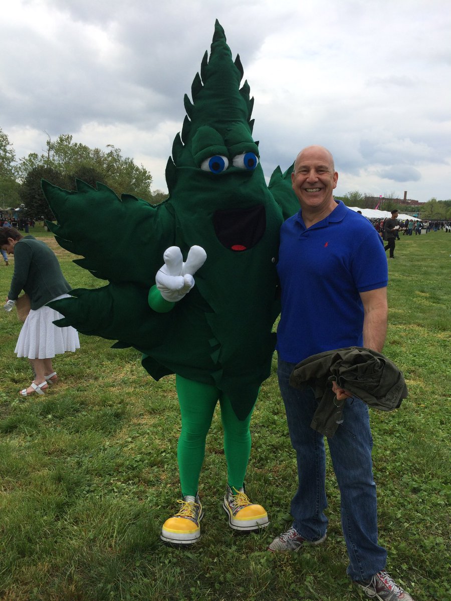 smschain's tweet photo. On this holiest day of the year, Weedy and I wish you and yours a bountiful and intoxicating 420.  Next year in Humboldt!  #SupportTheIndustry https://t.co/EtZ10zcpNi