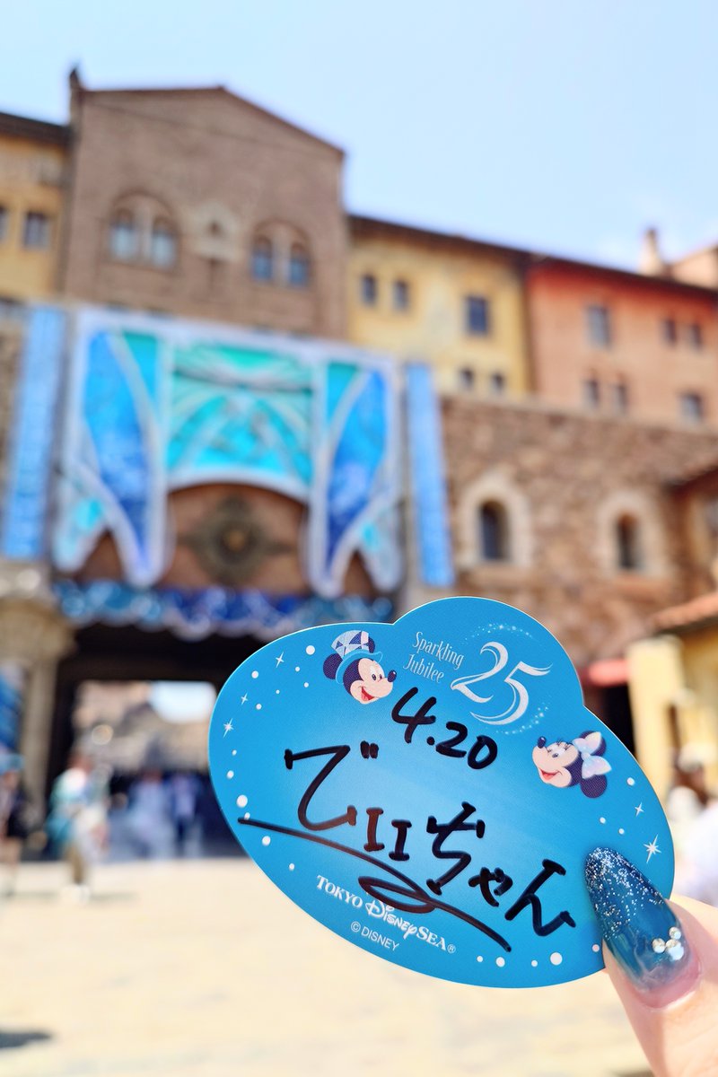 tdr_415's tweet image. ━━━━━━━━━━━━
きらめくジュビリーブルーに彩られたパークを堪能してきたよ⋆˙⟡

新しいグッズが突然発表になったりしてお財布大ピンチだけど、みんな一緒に乗り切ろう!!!!