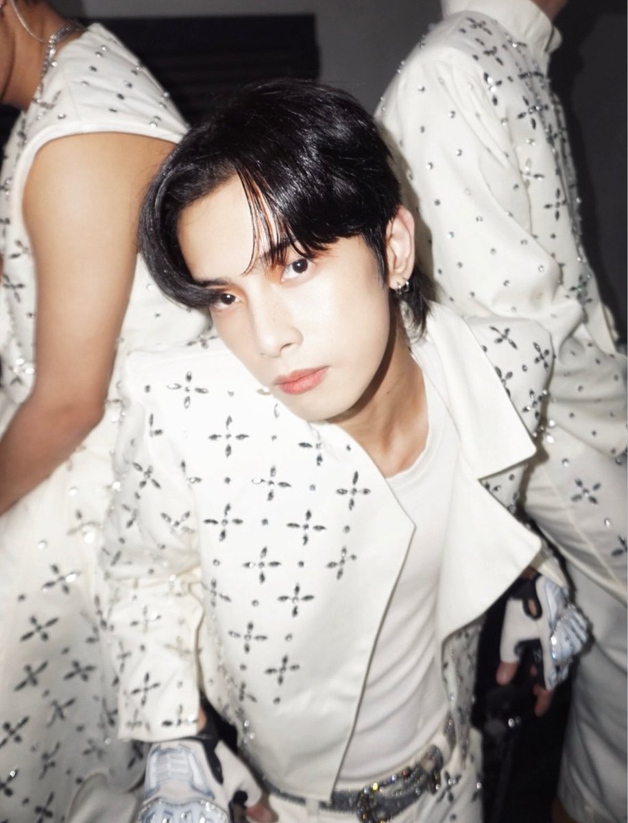 [🌟] HORI7ON UPDATE • 042026

📸 HORI7ON KYLER

🔗 instagram.com/p/DXWglsdkqTm/…

#HORI7ON_KYLER 
#HORI7ON #호라이즌 
<a href="/HORI7ONofficial/">HORI7ONofficial</a>