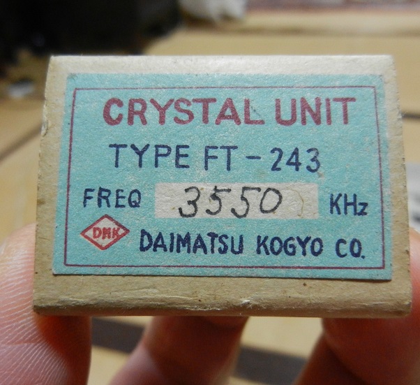JYATSUYANAGI's tweet image. 無線の免許を取ってすぐに大松工業に特注したクリスタル。この周波数でAMを出そうという夢は、45年を経た今もまだかなっていない。
#AM
#自作送信機