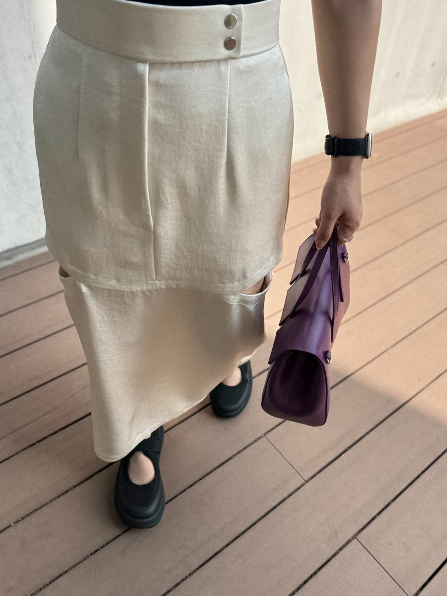 nmsnac's tweet photo. 今までわたしが出してきたワンピース、スカート、パンツすべてにポケットをつけました。サンプルあがってきた際はいつもないですが、「絶対につけるべき」と訴え、さらにシルエットに干渉しないようにサイズや位置などかなり細かく調整しています。これからも続けます。これをスタンダードにしたい https://t.co/UI42kStJLa
