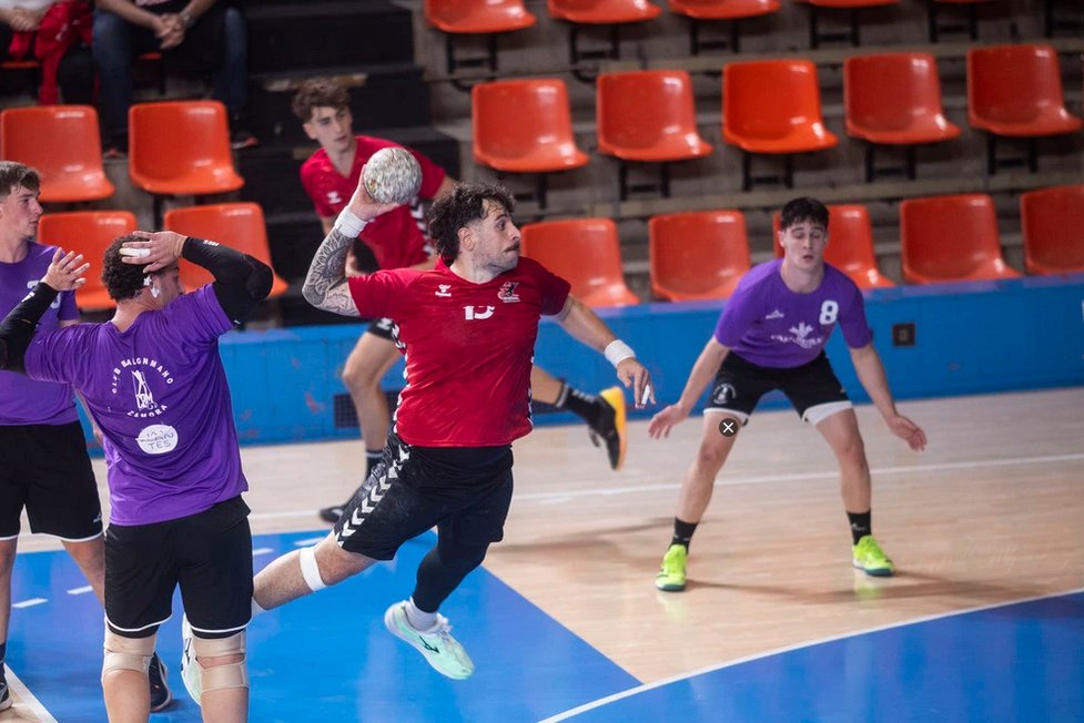 sgpulgar's tweet photo. Este lunes en 'No Solo Fútbol' en @la8burgos estos serán nuestros protagonistas:

En ⛹🏻‍♂️🏀, nos visita Juan Rubio, del 🔵 @SanPabloBurgos .

Y en 🤾🏻‍♂️, contaremos con la presencia de  @Danisfb4 , y de @TMoreira10 , del 🔴@BalonmanoBurgos .

🕟16:30h (directo)
🕙22:00h https://t.co/r3C3WR2zTq
