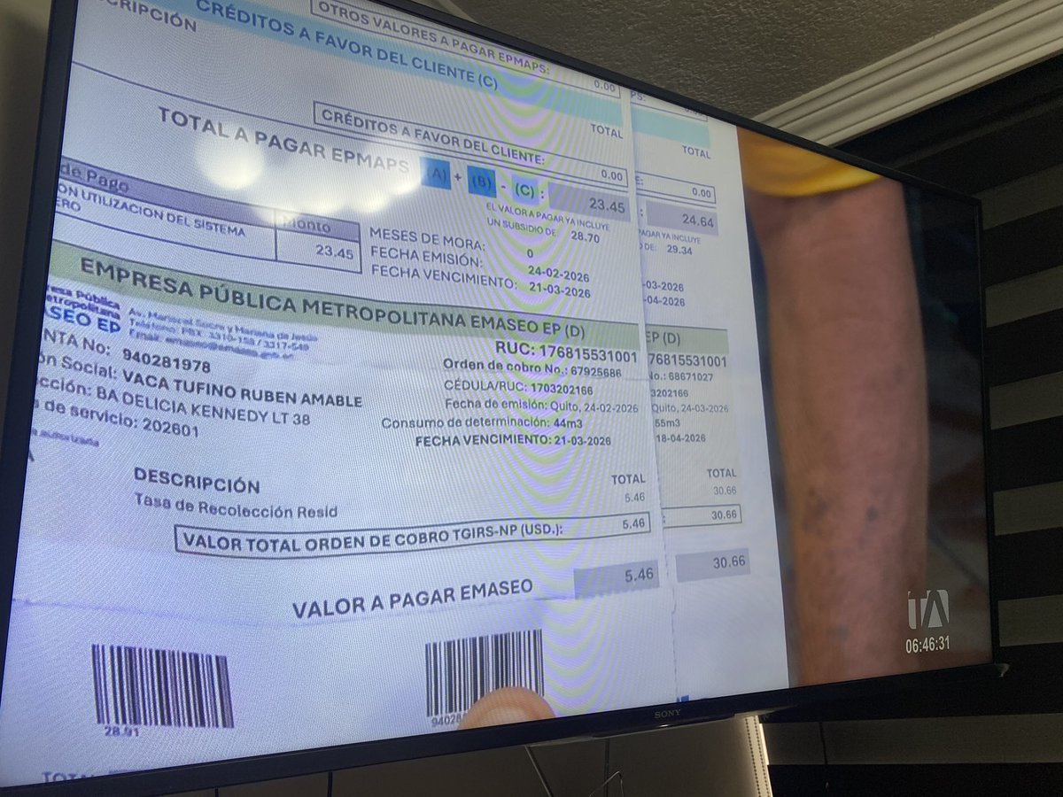 Ladrones!! <a href="/pabelml/">Pabel Muñoz L.</a> <a href="/aguadequito/">Epmaps - Agua de Quito</a> rateros!!