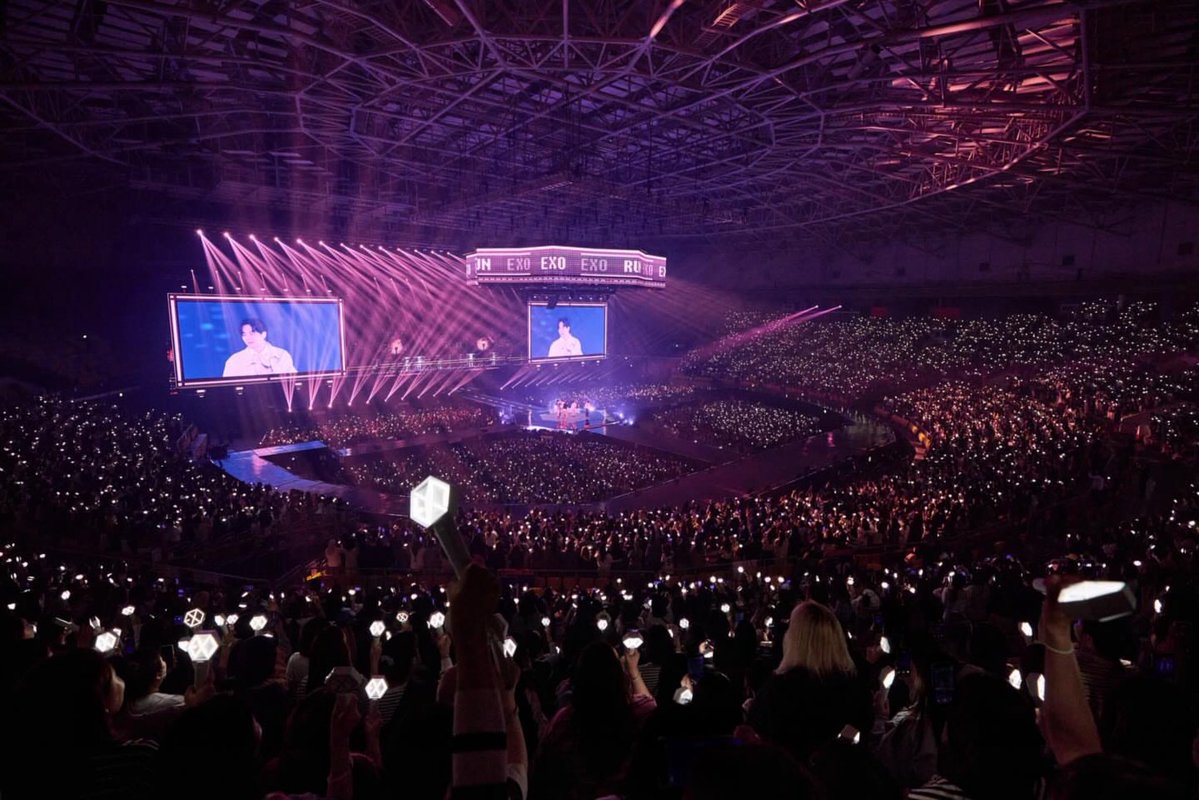 'KNOCK KNOCK!' tweet media