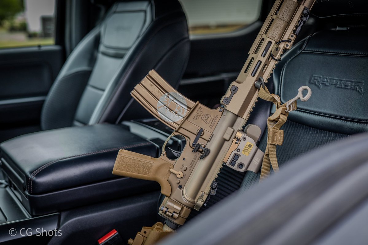 christian_grest's tweet image. Monday Motivation….My @geissele DDC 10.3” build from @brownellsinc Never gets old admiring that thing. @eotech EXPS3-0 @modlitesystems @ruggedsuppressors Razor 5.56 @lawtactical side folder @edgarshermandesign sling #geissele #mondaymotivaton #ddc #brownells #brand_hashtag