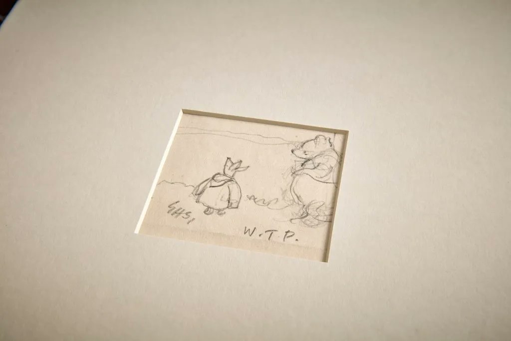 ActuaLitte's tweet image. 📚 #Livre : Deux esquisses de Winnie dévoilées.
Shepard réapparaît au centenaire de Winnie : de quoi relancer l’intérêt pour le patrimoine illustré jeunesse.

🔗 actualitte.com/article/130781…