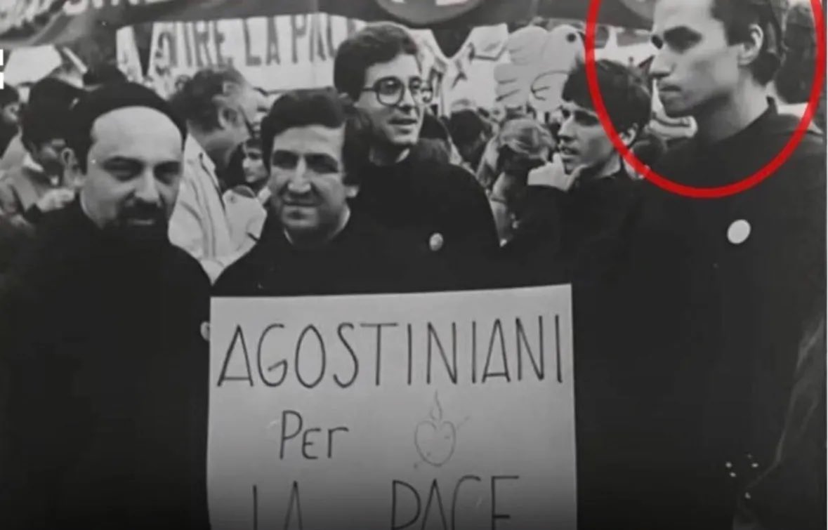 Ghostofthetruth's tweet photo. @creation247 Aldo a fact: a communist.  Pictured here getting ready to protest Ronald Reagan https://t.co/Cts619VRpm