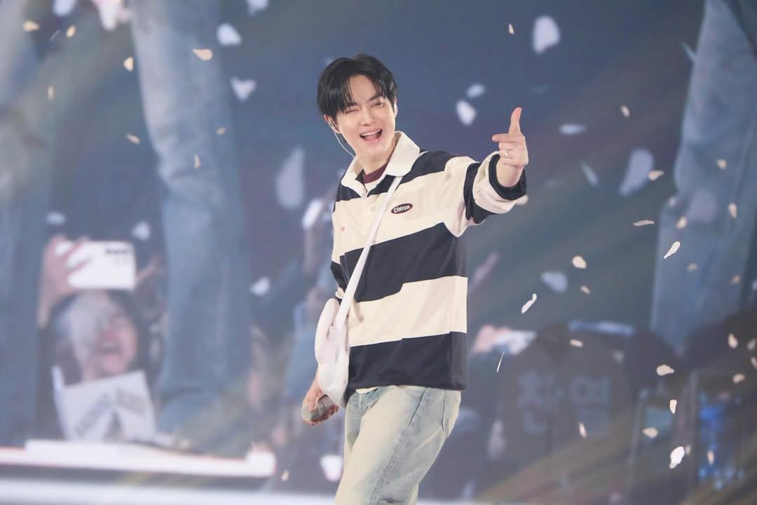 SUHO pixel tweet media