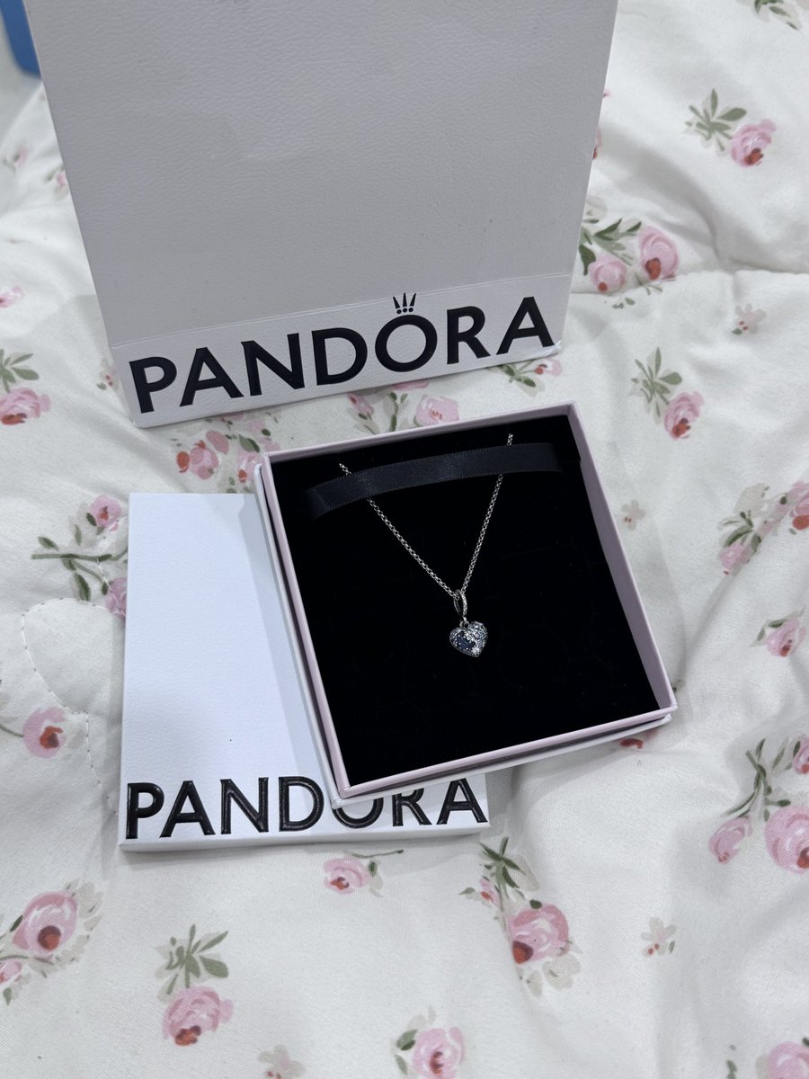 MSukswang's tweet photo. สร้อยคอpandora🌠 รุ่นตามภาพแท้100%
ใส่น้อยมาก มีอปกครบ 1500รวมส่ง  
#ส่งต่อpandora #ส่งต่อสร้อยคอ https://t.co/EZsRMTZsoX
