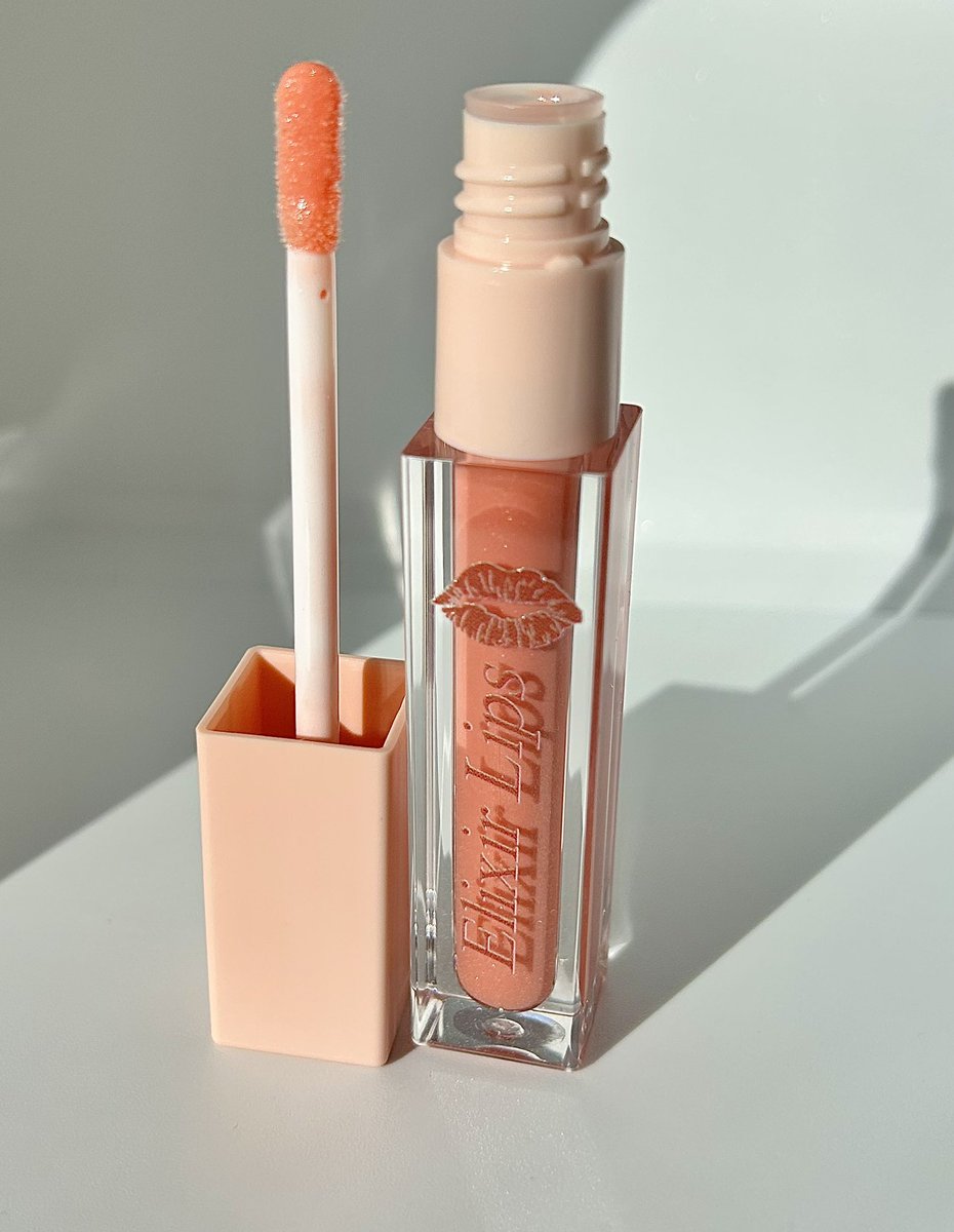 jokergalsen's tweet photo. Je vous présente 2 goûts différents :
CC05 : Fiery red (rouge)
CC01: peach pearl ✨
Disponibles en France et au senegal 
Rt c’est 0€🤝❤️ https://t.co/qkYk8gedAJ