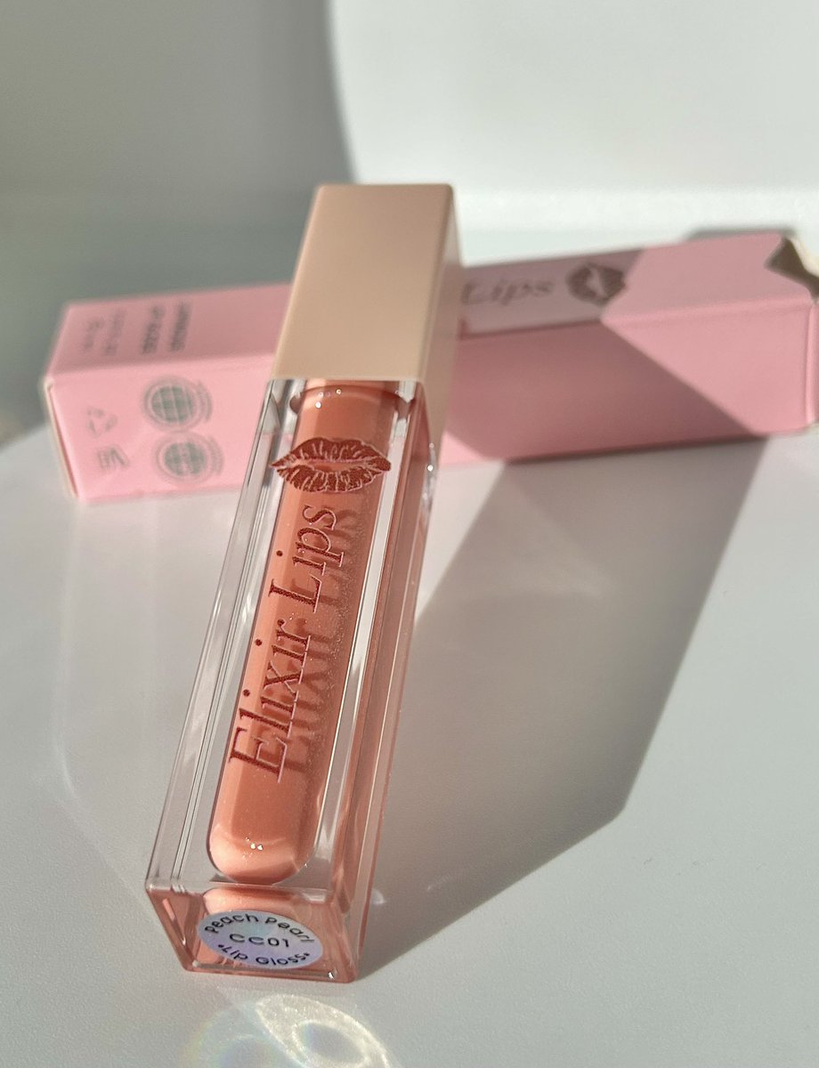 jokergalsen's tweet photo. Je vous présente 2 goûts différents :
CC05 : Fiery red (rouge)
CC01: peach pearl ✨
Disponibles en France et au senegal 
Rt c’est 0€🤝❤️ https://t.co/qkYk8gedAJ