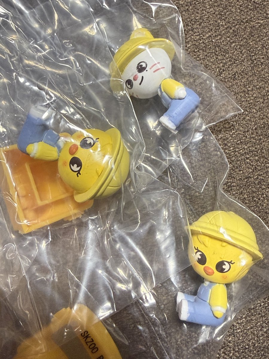 SKZOO スクールバスフィギュア 交換

譲 🐥2、🦙1

求 🐰1、🦊2

まとめての方優先🙇‍♀️
フィギュアのみ交換、同日発送可能な方、よろしくお願いいたします🙇‍♀️