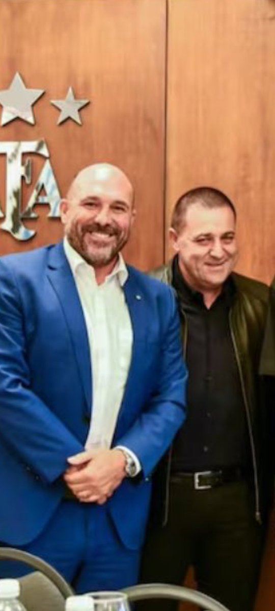 no se estarán zarpando un poco...?