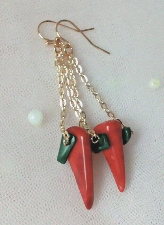 InessaW29's tweet image. ebay.co.uk/itm/1562152521… 

CHILLI PEPPER Earrings with Natural Coral and Malachite Stone Beads Made in UK 

#MHHSBD #coral #dangling #chilli #malachite #green #Natural #earrings #jewellery #ebayfinds #GraduationVibes  #partylikeahousemate  #Presents #birthday #cutest