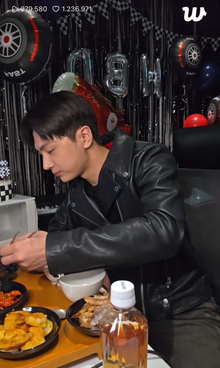 lelê vai ver o enha e o skz tweet media