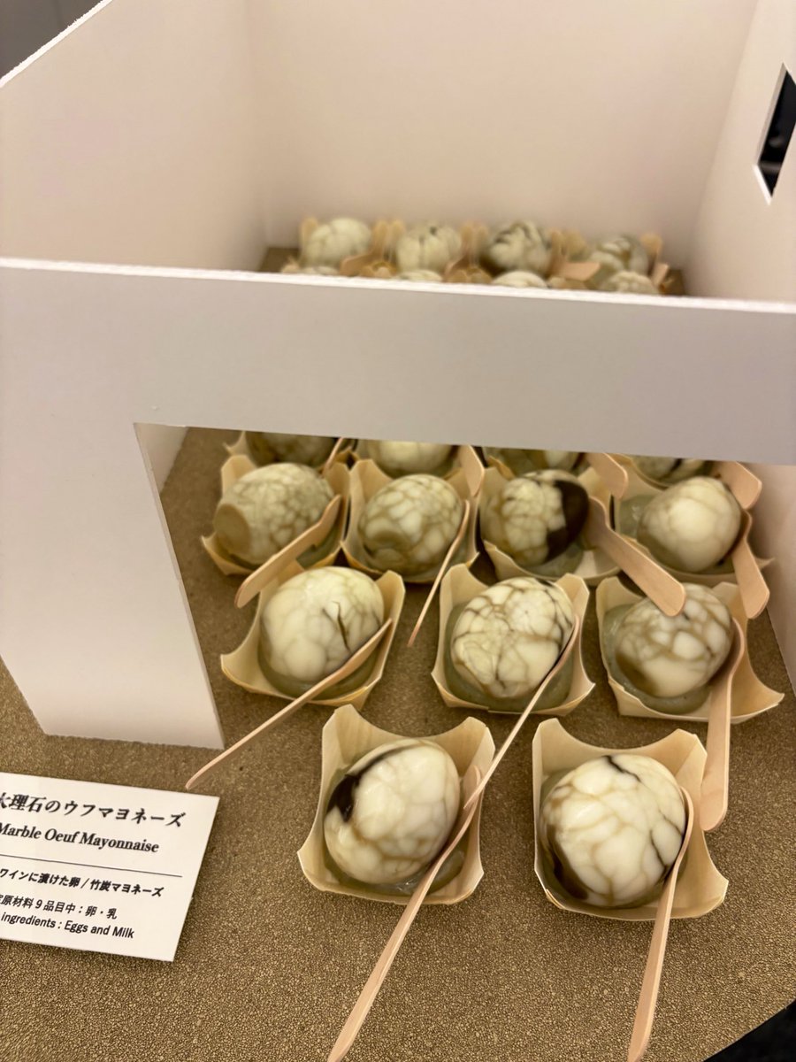 tkhC_interiorPR's tweet photo. TOKYOROOMS展 開幕前日のプレビューで、素敵なケータリングを出していたただきました🏠

建材モチーフ、芸術品すぎて感動🪟🪵
何度かお世話になっているPerch.さんにお願いしました！ https://t.co/N88lRpaqB0