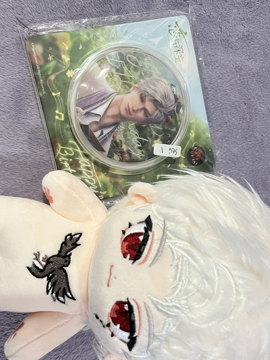 sylusboti's tweet image. i LOVE LOOOOVE the vibe!! i won a giveaway by fafafuwa hihi love the badge i shall treasure this #Badass moment gw ☝🏼 also MB EMCI CANTIK ARGHHH love the chemistry 🐈 kakak kitten with the tapestry UWAH you’re awesome (couldn’t find the @ but its so amazing i had to post it here)