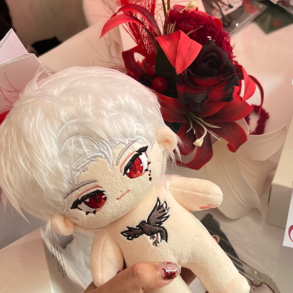 sylusboti's tweet image. i LOVE LOOOOVE the vibe!! i won a giveaway by fafafuwa hihi love the badge i shall treasure this #Badass moment gw ☝🏼 also MB EMCI CANTIK ARGHHH love the chemistry 🐈 kakak kitten with the tapestry UWAH you’re awesome (couldn’t find the @ but its so amazing i had to post it here)