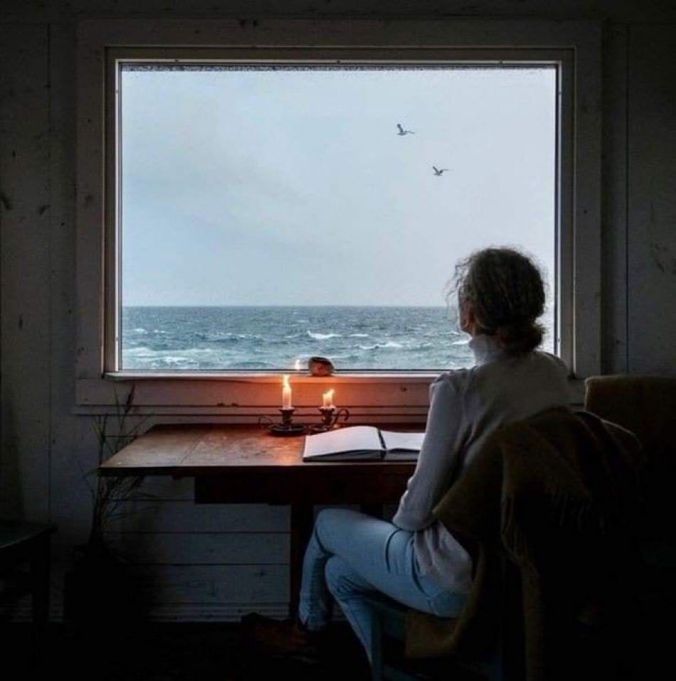 « J’ai comblé le silence qui règne dans mon royaume en y semant les souvenirs de tes moindres détails, comme autant d’échos qui refusent de s’éteindre. »

Fuzûlî