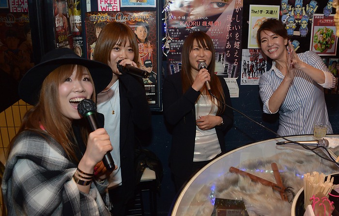 allan_cheapshot's tweet image. #OnThisDay in 2016: Stardom: Tokyo: Kairi Hojo, Mayu Iwatani and Io Shirai joined Bull Nakano for a karaoke session after a Tokyo Sports interview.
