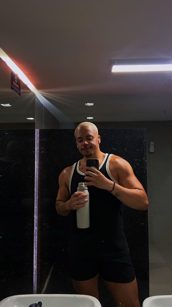 venusemscorpion's tweet image. Bom dia, segunda! #bigboy #gay #braziliangay