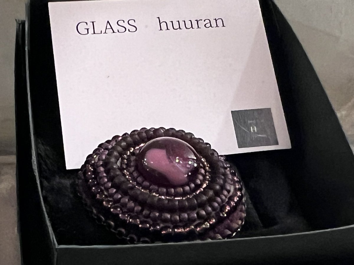 gallerycafe2021's tweet image. GLASS 風藍さん @glass_huuran 
が新しく日向箱の仲間入りしてくれました‼️

ガラスピアス
ガラスリング
フュージングガラスブローチ／ネックレス

箱番号
📦X3
📦VTU1573

ハンドメイドギャラリー
日向箱ヴィレッジ
bokkokun.com
#GLASS 風藍 #ガラス作品 #日向箱ヴィレッジ