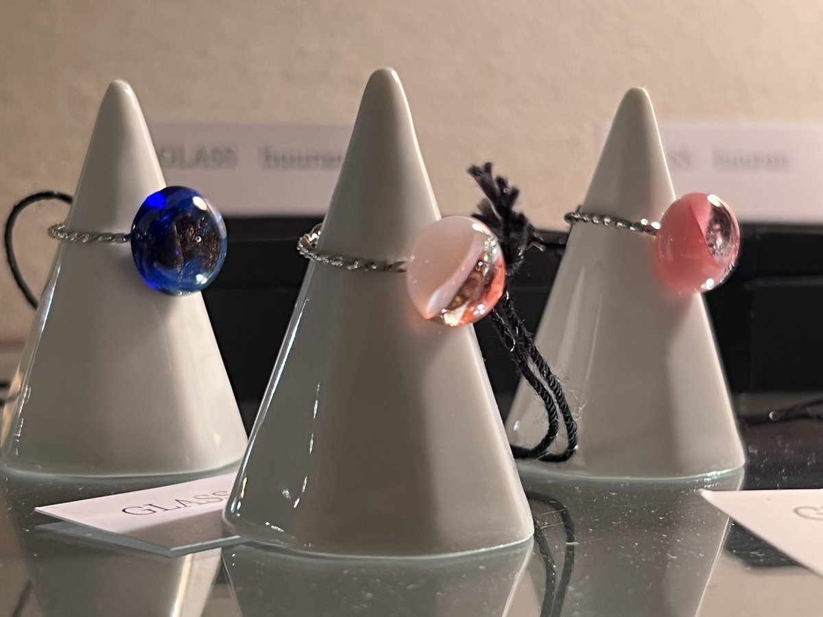 hinatan4442's tweet image. GLASS 風藍さん @glass_huuran 
が新しく日向箱の仲間入りしてくれました‼️

ガラスピアス
ガラスリング
フュージングガラスブローチ／ネックレス

箱番号
📦X3
📦VTU1573

ハンドメイドギャラリー
日向箱ヴィレッジ
bokkokun.com
#GLASS 風藍 #ガラス作品 #日向箱ヴィレッジ