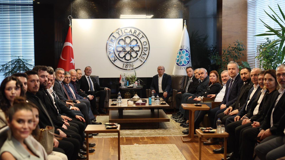 efesiad's tweet photo. YK üyelerimiz Mehmet Yirmibeş, Nail Nuri Ağaçcı ve Regaip Sarı,ORSİFED ve GESİFED YK üyeleri olarak Kayseri Ticaret Odası’nı ziyaret etti.
Ziyaret kapsamında, Kayseri Ticaret Odası Başkan Yardımcısı Sayın Hacı Bekir Kuzucu ve YK Üyesi Sayın Erol Sırıklı ile bir araya geldi. https://t.co/KyrKUJWIVj