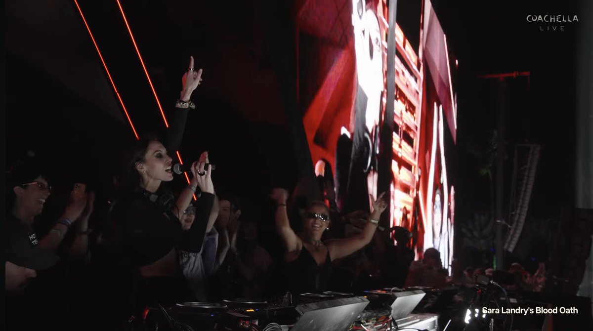 午後はSara Landryのハードコアテクノに頭かち割られながら仕事したので捗った🎧️是非生で体感してみたい