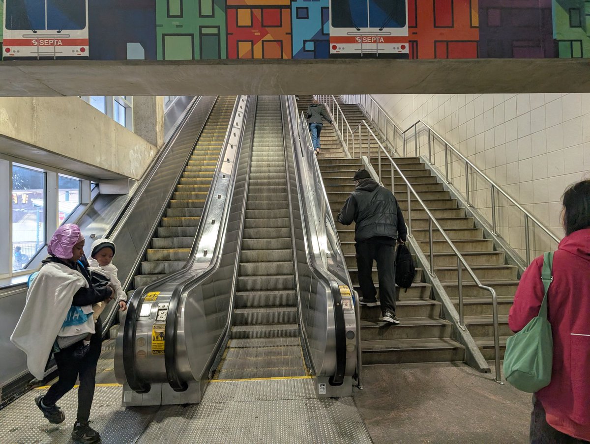 PhillyGG's tweet photo. No up escalators at Frankford today @SEPTA. Girl with the baby tried to go up the one where the bus lets off but it was turned off, so she came inside. That one was turned off too. She stood there staring, defeated for a minute then walked up the steps. https://t.co/N41HiQNdjw