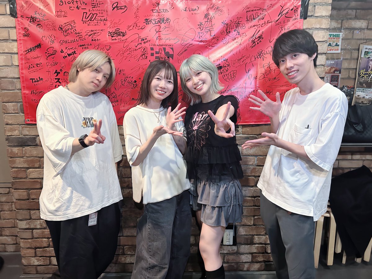 さわりさ tweet media